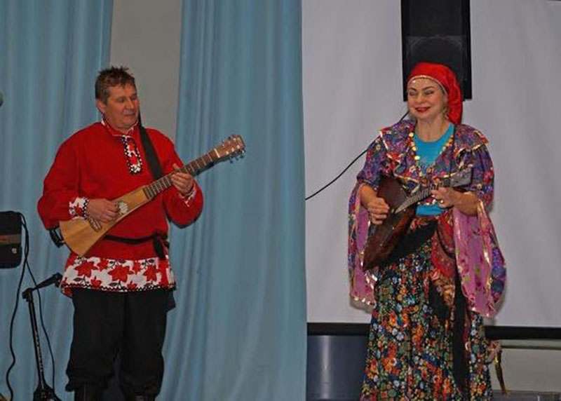 Barynya  Russian Music Duo, Balalaika, Garmoshka, Guitar, singers, Mikhail Smirnov, Elina Karokhina